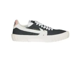 Sneaker Nobuck Gris Ojo Talon Logo Lateral y Piso Blanco